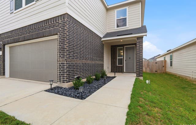 3-bedroom rental at 4742 Pico Pico in San Antonio, TX — photo 4
