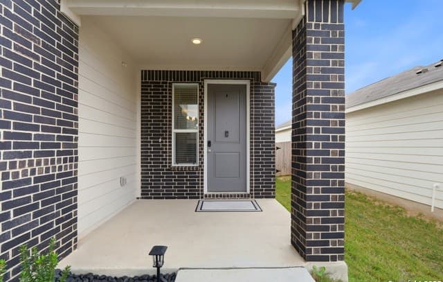 3-bedroom rental at 4742 Pico Pico in San Antonio, TX — photo 5