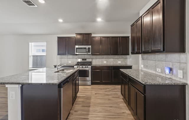 3-bedroom rental at 13349 Bearded Flat in San Antonio, TX — photo 4