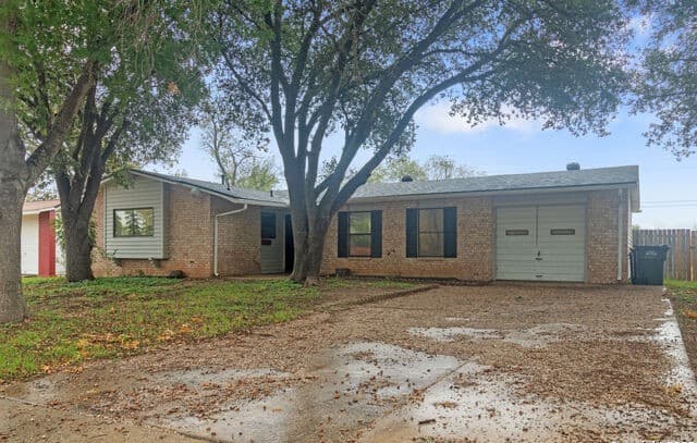 3-bedroom rental at 800 Brooks Ave in Schertz, TX — photo 2