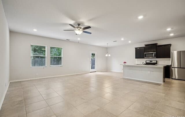 4-bedroom rental at 6806 Prue Rd Unit 27 in San Antonio, TX — photo 5