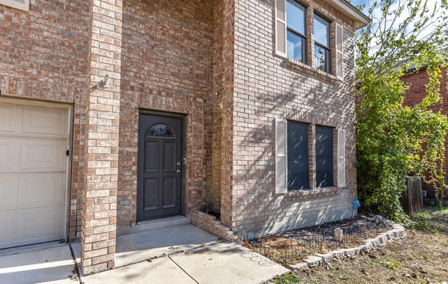 4-bedroom rental at 8423 Parry in Converse, TX — photo 3