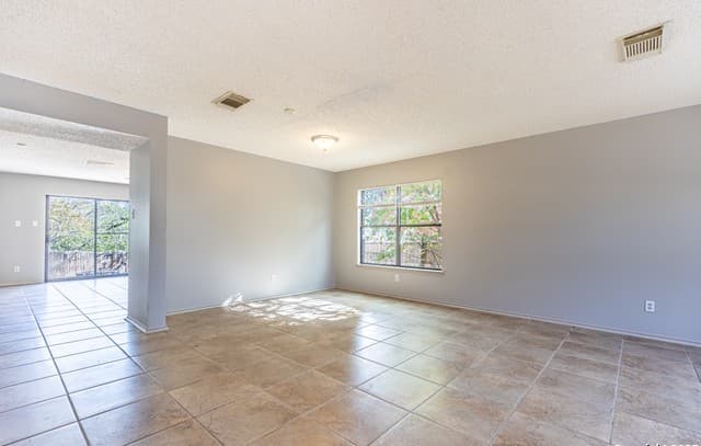 4-bedroom rental at 8423 Parry in Converse, TX — photo 4
