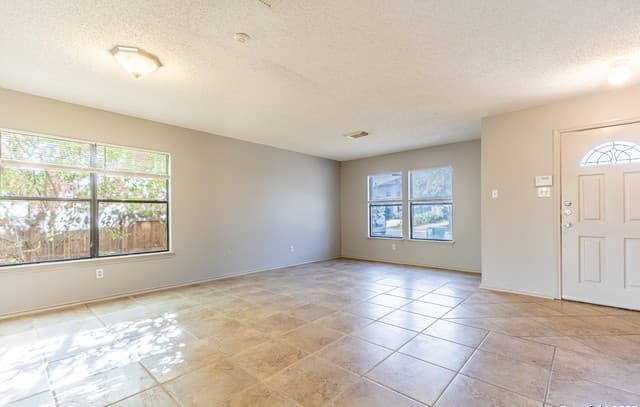 4-bedroom rental at 8423 Parry in Converse, TX — photo 5