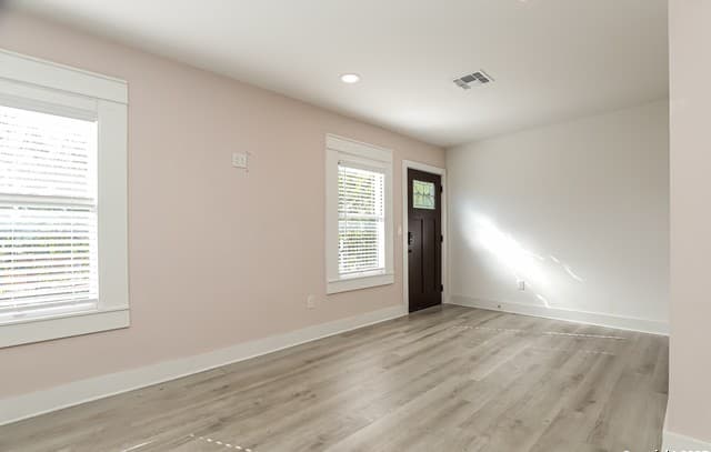 2-bedroom rental at 120 E Magnolia Unit 202 in San Antonio, TX — photo 2