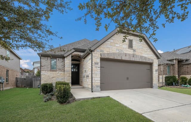 3-bedroom rental at 2721 Barkey Springs in San Antonio, TX — photo 2