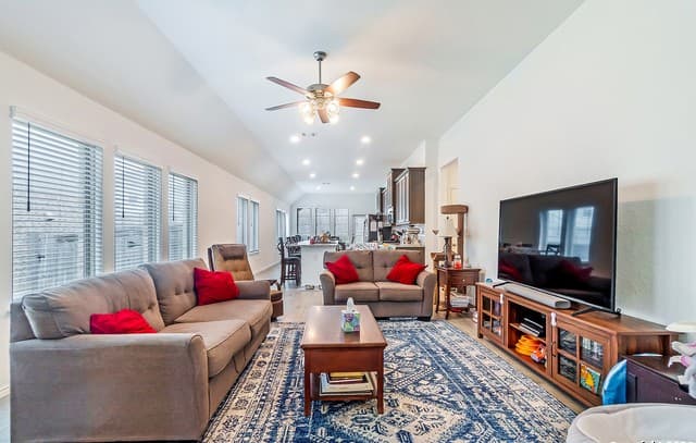 3-bedroom rental at 2721 Barkey Springs in San Antonio, TX — photo 3