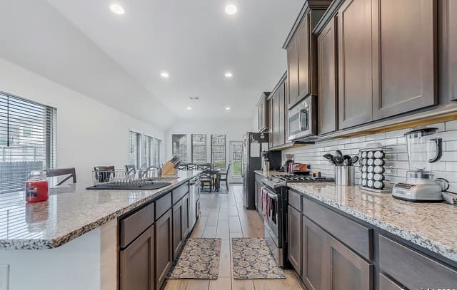 3-bedroom rental at 2721 Barkey Springs in San Antonio, TX — photo 4