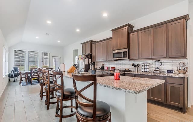 3-bedroom rental at 2721 Barkey Springs in San Antonio, TX — photo 5