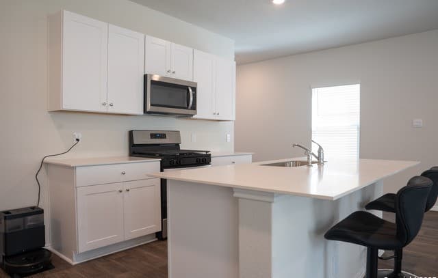 4-bedroom rental at 5903 Cosmic Crisp in San Antonio, TX — photo 4