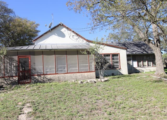 3-bedroom rental at 8811 Fm 471 in San Antonio, TX — photo 5