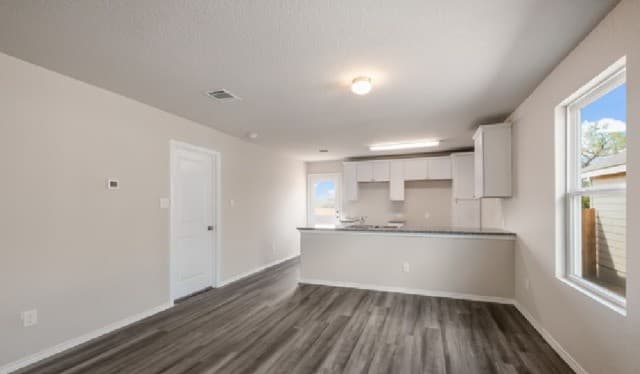 3-bedroom rental at 7114 Magnolia Creek Unit 201 in San Antonio, TX — photo 4