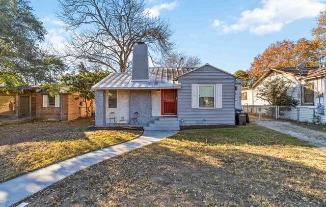 3-bedroom rental at 410 S Park Blvd in San Antonio, TX — photo 2
