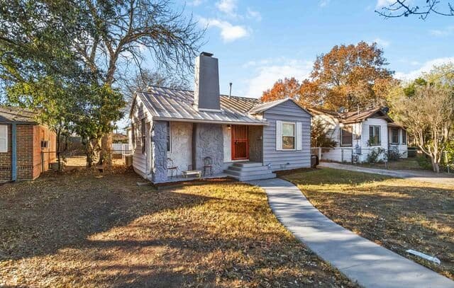 3-bedroom rental at 410 S Park Blvd in San Antonio, TX — photo 3