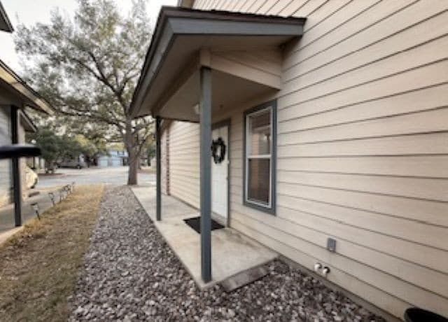 3-bedroom rental at 7715 Rustic in San Antonio, TX — photo 2