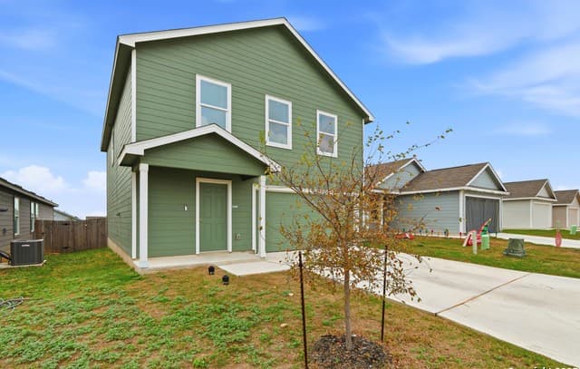 4-bedroom rental at 13942 Bull in San Antonio, TX — photo 2
