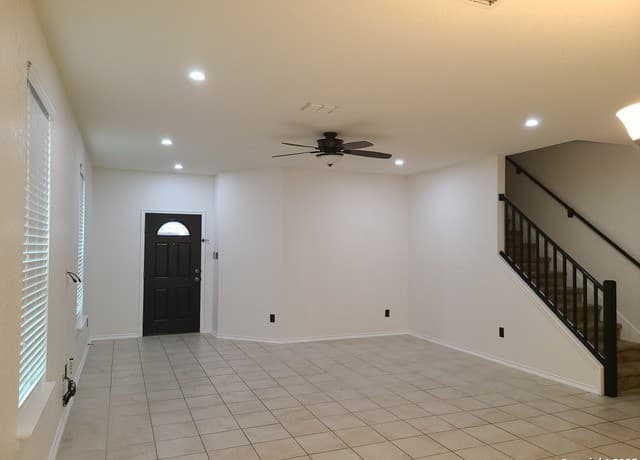 3-bedroom rental at 11319 Impressive Way in San Antonio, TX — photo 2