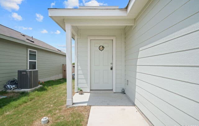3-bedroom rental at 12942 Deep Eddy in St Hedwig, TX — photo 2
