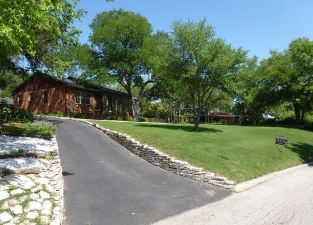 3-bedroom rental at 149 Downing Dr in San Antonio, TX — photo 2