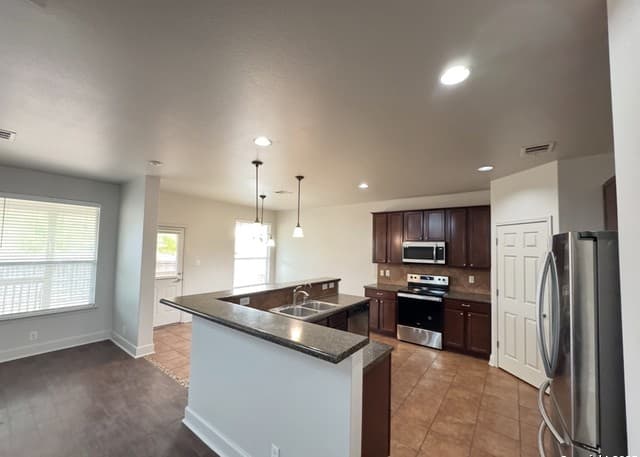 4-bedroom rental at 1011 Orchid Grv in San Antonio, TX — photo 5