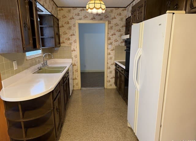 3-bedroom rental at 7110 Hickory Grove in San Antonio, TX — photo 5