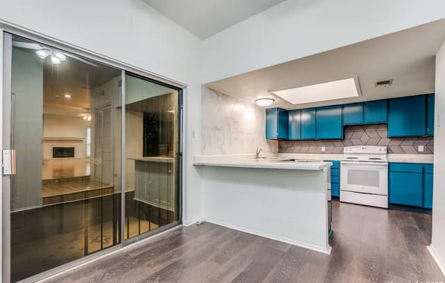 2-bedroom rental at 8123 Scottshill in San Antonio, TX — photo 3
