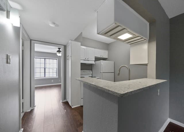 1-bedroom rental at 1045 Shook Ave Unit 134 in San Antonio, TX — photo 5