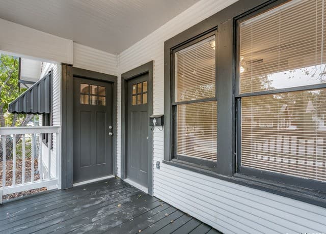 3-bedroom rental at 1035 W Elsmere in San Antonio, TX — photo 2