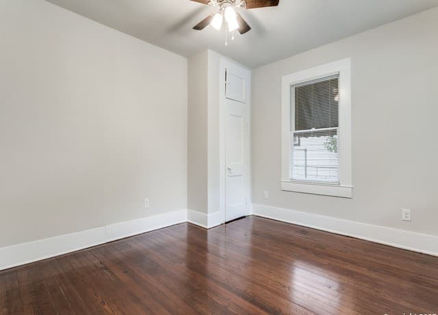 3-bedroom rental at 1035 W Elsmere in San Antonio, TX — photo 5