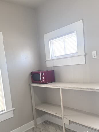 2-bedroom rental at 1021 Ogden Unit 7 in San Antonio, TX — photo 3
