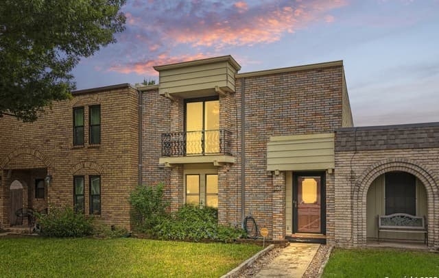 3-bedroom rental at 162 Amistad in Universal City, TX — photo 2