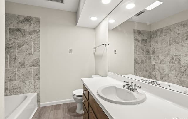3-bedroom rental at 162 Amistad in Universal City, TX — photo 5