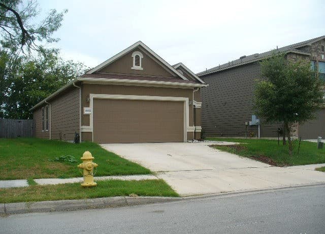 4-bedroom rental at 9911 Boxer Crk in San Antonio, TX — photo 3