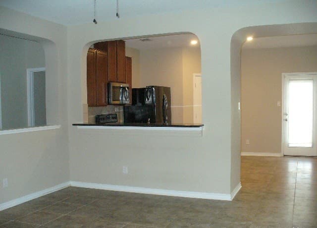4-bedroom rental at 9911 Boxer Crk in San Antonio, TX — photo 4
