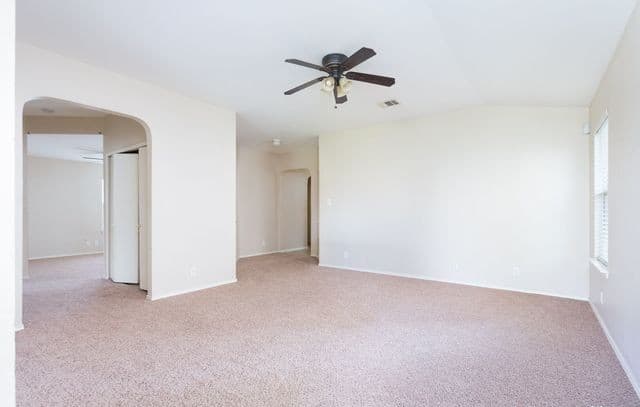 3-bedroom rental at 4311 Rogans Harbor in San Antonio, TX — photo 4