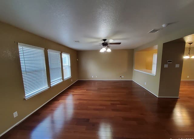 3-bedroom rental at 11502 Forest Branch in Live Oak, TX — photo 4