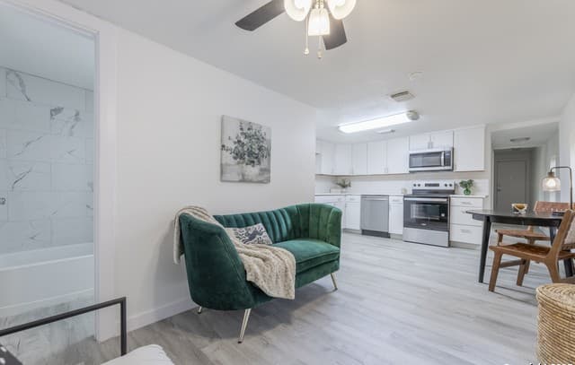 2-bedroom rental at 125 Forrest Ave in San Antonio, TX — photo 2