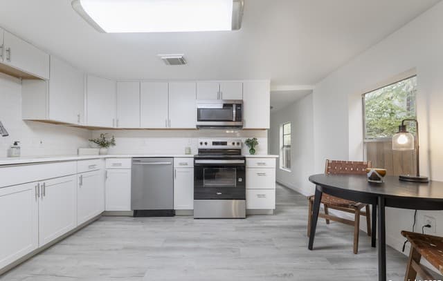 2-bedroom rental at 125 Forrest Ave in San Antonio, TX — photo 3