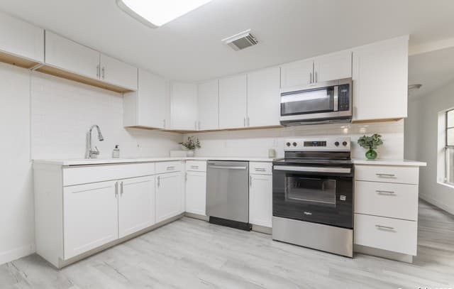 2-bedroom rental at 125 Forrest Ave in San Antonio, TX — photo 4