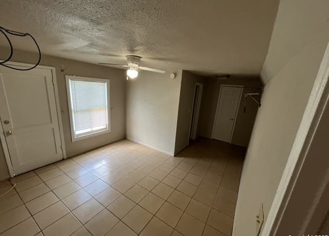1-bedroom rental at 222 Audrey Alene Unit 2 in San Antonio, TX — photo 5