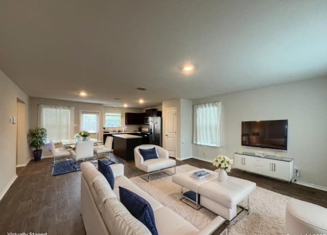 3-bedroom rental at 13759 Red Rock Run in San Antonio, TX — photo 2