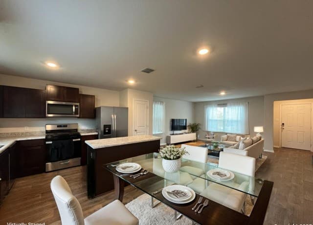 3-bedroom rental at 13759 Red Rock Run in San Antonio, TX — photo 4