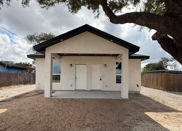 2-bedroom rental at 3274 N Ih 35 Unit 1 in Natalia, TX — photo 2