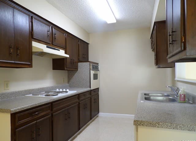 3-bedroom rental at 5637 Walzem in Windcrest, TX — photo 3