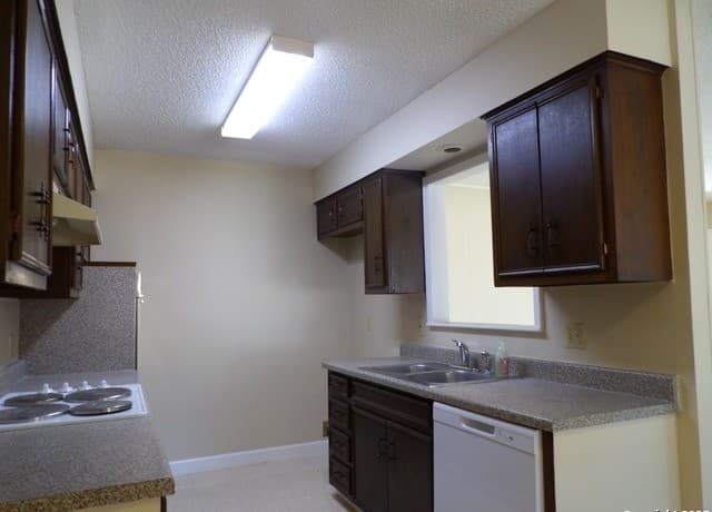 3-bedroom rental at 5637 Walzem in Windcrest, TX — photo 4