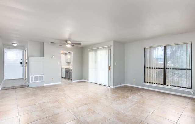 2-bedroom rental at 11843 Braesview Unit 301 in San Antonio, TX — photo 3