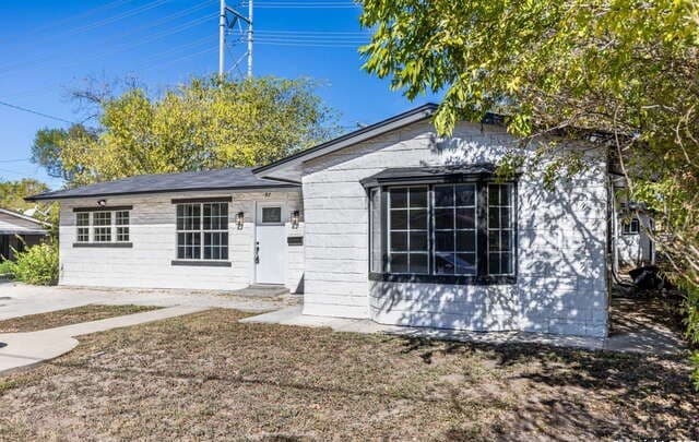 3-bedroom rental at 97 Denton in San Antonio, TX — photo 3