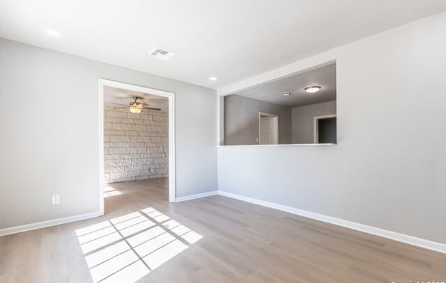 3-bedroom rental at 97 Denton in San Antonio, TX — photo 4