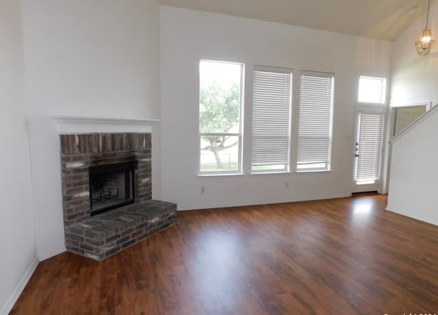 4-bedroom rental at 5708 Mahogany Bay in Schertz, TX — photo 5