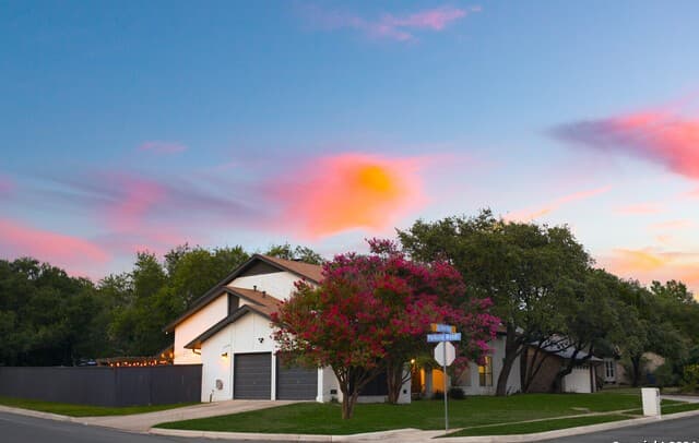 4-bedroom rental at 4423 Black Walnut Woods in San Antonio, TX — photo 2